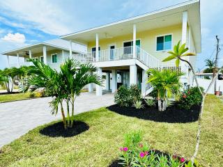 New Build walkable to dinner, LIVE music & 5 minute walk to BEACH - Fort Myers Beach - 0