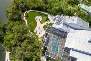 Golf Cart included! Waterfront home with Private Boat Dock Heated Pool and Game Room - Anna Maria - 9