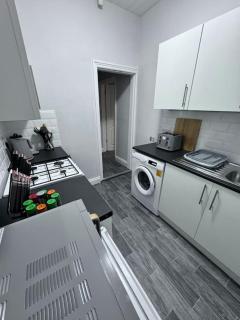 Salisbury - New 3br home, wifi, parking, sleeps 6, near Liverpool city centre - Birkenhead - 6