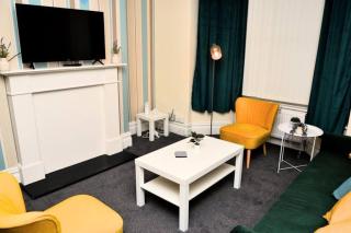 Londonderry - 3 BDR, Sleeps 6, Parking, WIFI, Stockton on Tees city centre - 4