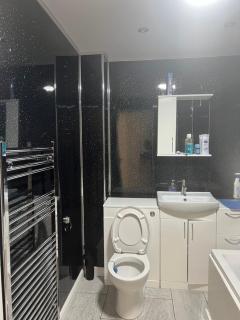 Basildon 3 bed house for 8 guests- free private driveway parking - Nevendon - 9