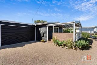 Couples Retreat with Ocean View - 7