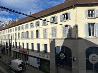 F2 hyper centre ville Lons - Lons-le-Saunier - 3