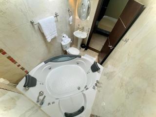 Departamento con jacuzzi, balcón, lavadora y garage - Ambato - 6