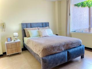 Departamento con jacuzzi, balcón, lavadora y garage - Ambato - 5