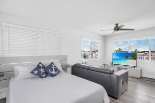 Waterfront Studio 2, Couples Oasis, Kayaks, Pool - Jewfish - 9