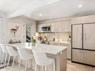 Chateau Roaring Fork 24, Remodeled Condo w River Views, Large TVs, Fireplace, Near Gondola! - 8