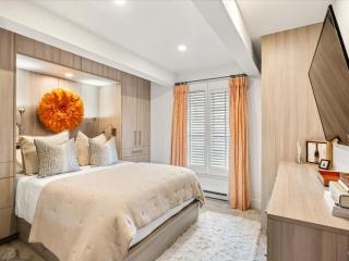Chateau Roaring Fork 24, Remodeled Condo w River Views, Large TVs, Fireplace, Near Gondola! - 2