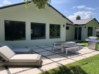 Stunning Modern Coastal Villa - The Three Palms - 2