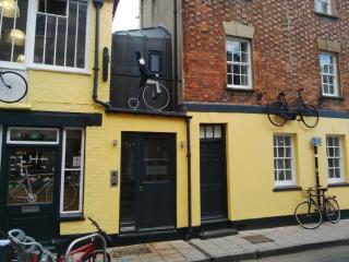Henry's - Oxford - 0