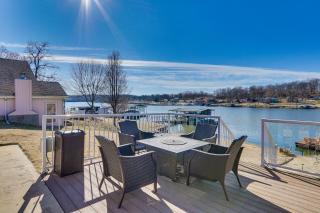 Private Dock Lakefront Sunrise Beach Home - 0