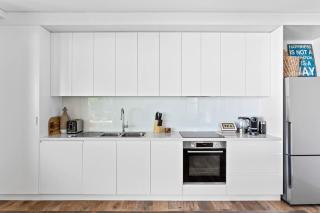 Ocean Views, Deck and Parking at Beach Apartment - Collaroy - 2