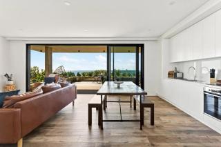 Ocean Views, Deck and Parking at Beach Apartment - Collaroy - 8