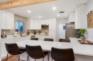 One of a Kind Home with HOT TUB Pool Table and Fire Pit 4 Miles to DT - 9