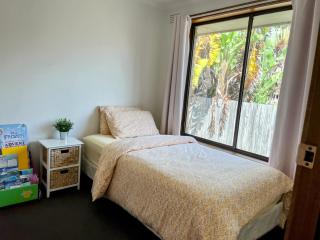Stay next to train station! Melbourne CBD 12 km! - 9