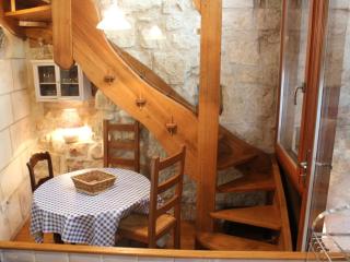 Location unique en ville, 3 niveaux avec cave voûtée et troglodytique, charme et authenticité en Touraine - FR-1-381-162 - Loches - 7