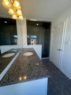 204 Keppel circle Lodge - Brampton - 4