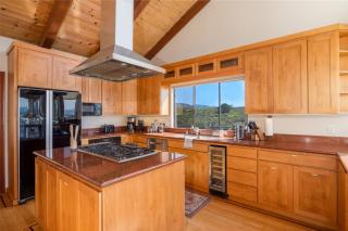Unmatched Ocean Beach and Mountain Views Family-Friendly Retreat - Moss Beach - 3