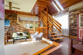 Spacious 3-Bed Mid Century Home Near CBD - Sydney - 8
