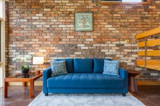 Spacious 3-Bed Mid Century Home Near CBD - Sydney - 4