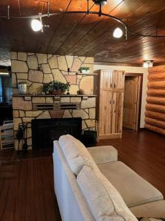 Private Ranch Log Cabin Lakeside Escape - Shady Cove - 7