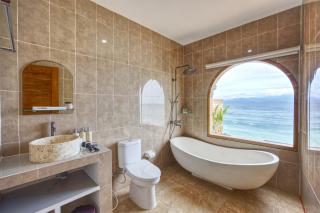 Moontana Beachfront Villa - 6