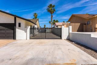 HavaINCREDIBLE Stay Pool Spa Movies EVSE - Lake Havasu City - 7