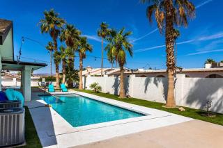 HavaINCREDIBLE Stay Pool Spa Movies EVSE - Lake Havasu City - 1