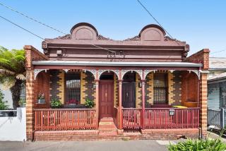 Charming 2-Bed Town House Near Market - 0
