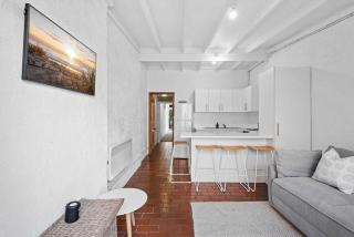 Charming 2-Bed Town House Near Market - 2