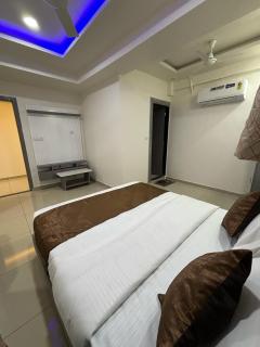 Hotel Millennium - Vadodara - 1