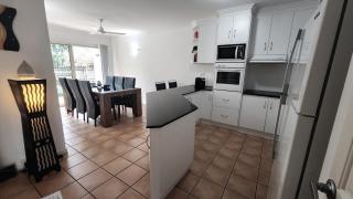 La Villa at Beach Court - Airlie Beach - 6