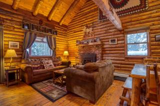 Family-Focused & Pet-Friendly Log Cabin with 4BR 2BA Sleeps 10 - Bethlehem - 4