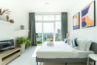 Cool Dubai Days Modern Studio in Damac Hills 1 - 4