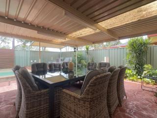 Blue Haven Retreat - Glenmore Park Pool Home - 8