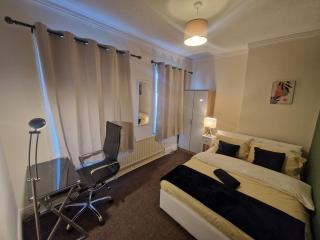 House - Sleeps 4 - Garden - Parking - 8