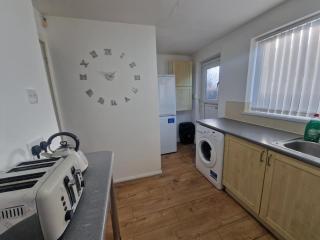 House - Sleeps 4 - Garden - Parking - 1