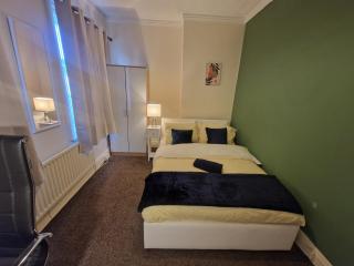 House - Sleeps 4 - Garden - Parking - 7