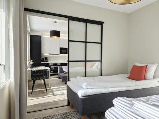 Modern One-Bedroom with glazed sun balcony, 350m metro - Helsinki - 9