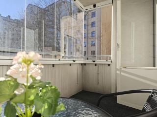 Modern One-Bedroom with glazed sun balcony, 350m metro - 2