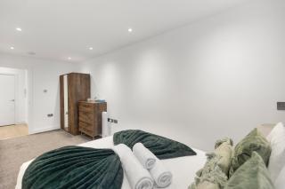 Spacious Luxury Apartment King Bed - Central Location - London - 7