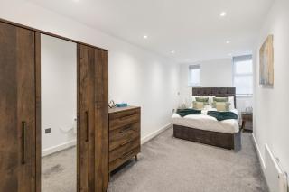 Spacious Luxury Apartment King Bed - Central Location - London - 9