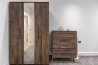 Spacious Luxury Apartment King Bed - Central Location - 5