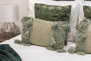 Spacious Luxury Apartment King Bed - Central Location - London - 3