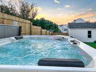 Whiskey Business, HOT TUB, BBQ Grill, Fire Pit, FUN - Springfield - 0