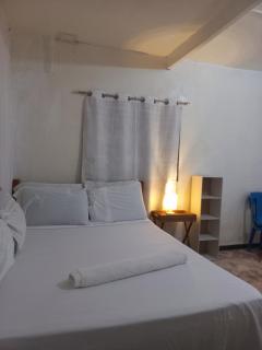 Casa de Viajeros (1st floor, spacious aircon room for 2 persons) - General Luna - 2