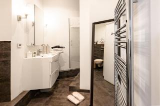 Superb studio with terrasse & 24-7 security in the heart of Paris! - 1