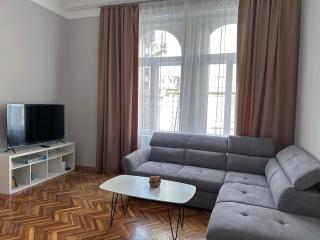 Sunny Castle Apartment - 1