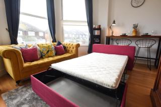 Air Maison - Minutes From Seafront - Sleeps 4 Free - Street Parking - 3
