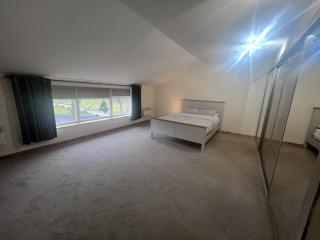 Captivating 2 Bed Apartment in Newhouse - Newhouse - 8